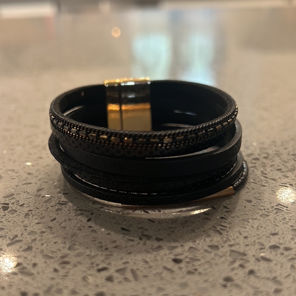 NWT Avenue 9 Harrah’s Resort Black Bracelet